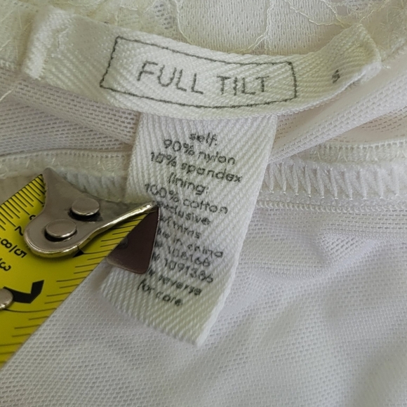 Elegant Lace Bralette - Picture 12 of 12